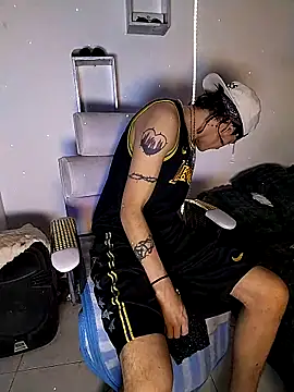 AlickBeliel online show from October 24, 2025, 2:41 am