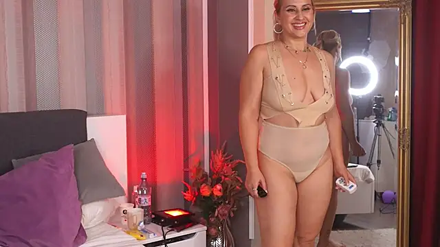 Snapshot of TatianaHeat chatting on November 26, 2025, 7:37 pm TatianaHeat online show from November 26, 2025, 7:37 pm