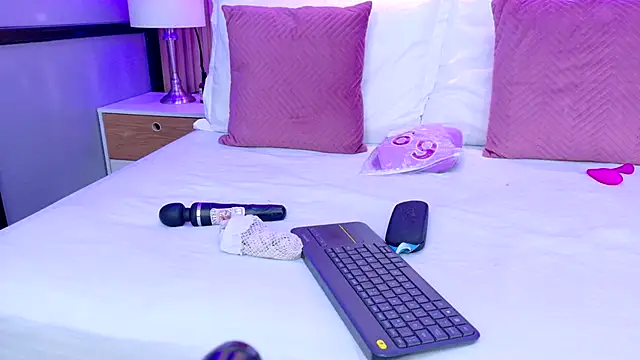 AdelineJhones online show from December 4, 2025, 2:15 pm