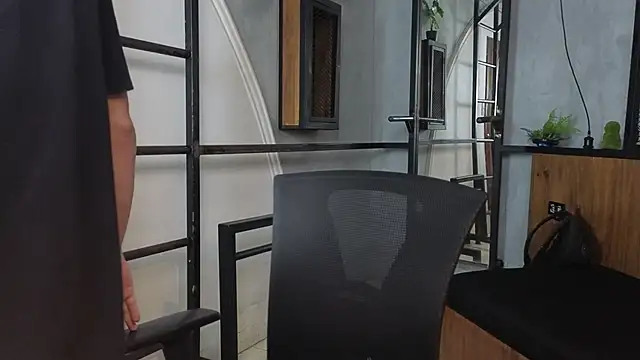 Maxcole 07 online show from January 10, 2026, 7:26 pm