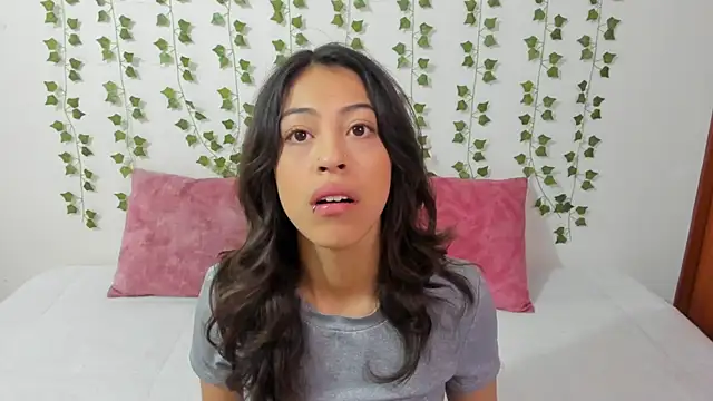 emily jonessxx online show from February 15, 2026, 2:14 pm