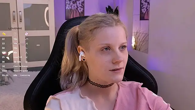 ShineJoan online show from November 29, 2025, 9:07 pm