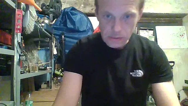 Snapshot of tommy3300 chatting on April 9, 2026, 10:48 pm tommy3300 online show from April 9, 2026, 10:48 pm