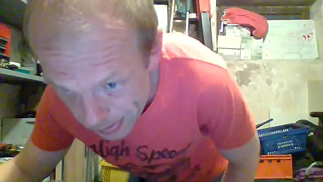 Snapshot of tommy3300 chatting on April 28, 2026, 2:49 am tommy3300 online show from April 28, 2026, 2:49 am
