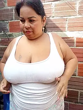 Snapshot of mother2-divorced chatting on June 10, 2026, 1:43 pm mother2-divorced online show from June 10, 2026, 1:43 pm