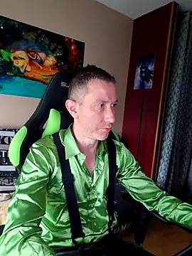 Gamerinleather online show from October 26, 2025, 8:42 am