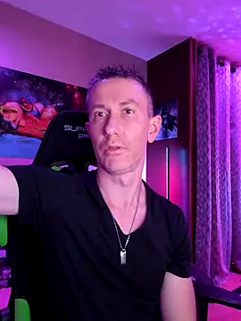 Gamerinleather online show from October 27, 2025, 7:07 pm