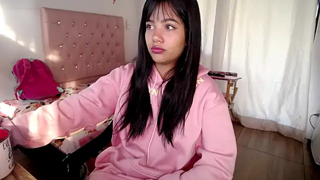 TaylorLight online show from November 26, 2025, 12:39 pm