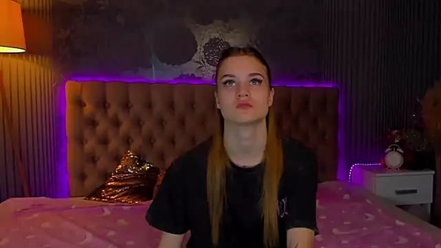 LuisaClover online show from November 19, 2025, 1:22 pm