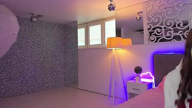 LuisaClover online show from January 17, 2026, 1:05 pm