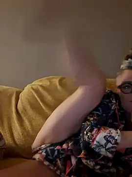 Raven Fantastic online show from October 27, 2025, 3:43 am