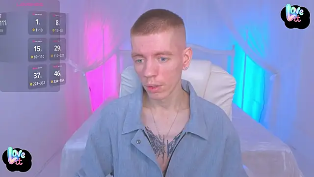 Cristian  Dior online show from November 22, 2025, 5:56 pm