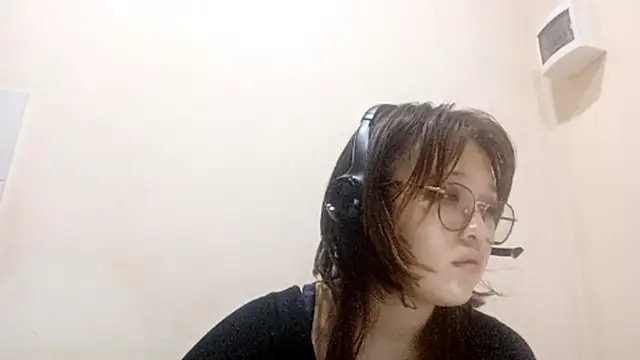 web3queen online show from October 23, 2025, 3:44 pm