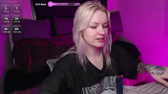 CherryNight6 online show from April 18, 2026, 9:04 pm