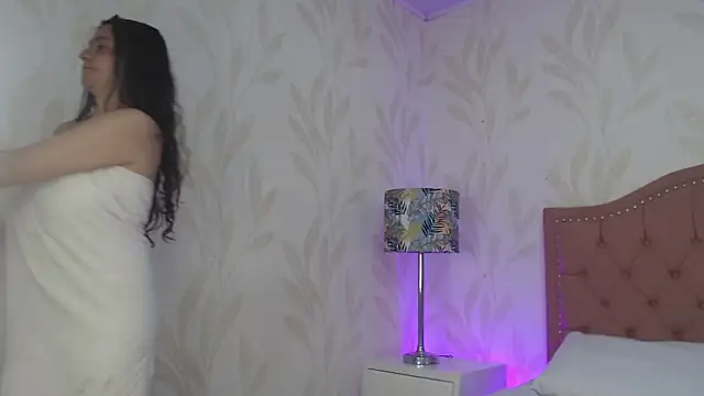 Emmy Palacios online show from October 31, 2025, 12:17 pm