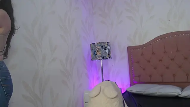 Emmy Palacios online show from November 28, 2025, 12:08 pm