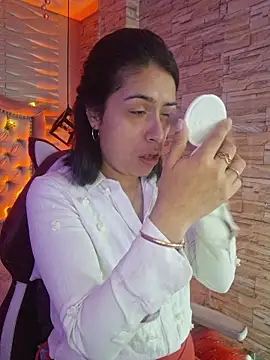 Roxanne Han online show from February 8, 2026, 12:08 pm