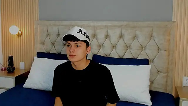 Maxii18  online show from January 11, 2026, 2:49 am