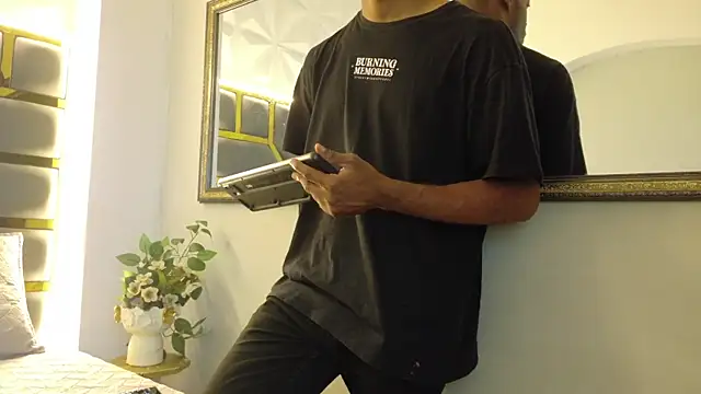 Neytanmalcon online show from October 31, 2025, 8:43 pm