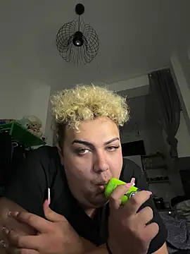 Michael222004 online show from April 22, 2026, 10:44 pm