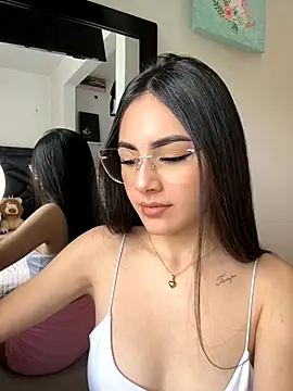 IslaCole online show from October 27, 2025, 7:18 pm