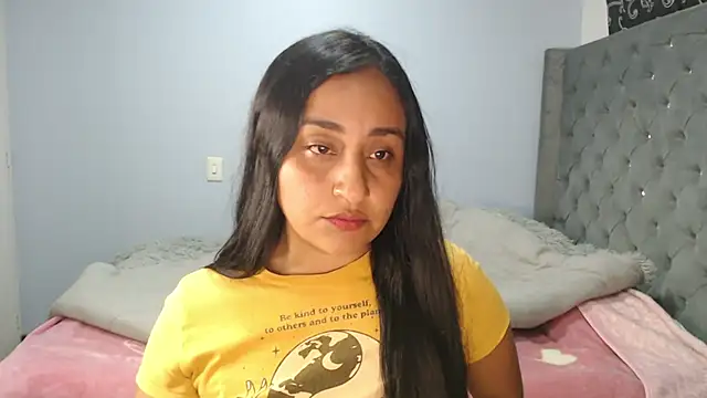 cute8smile online show from November 3, 2025, 10:53 pm