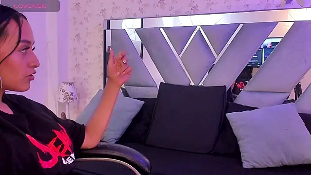 samaris smith online show from November 20, 2025, 3:07 am