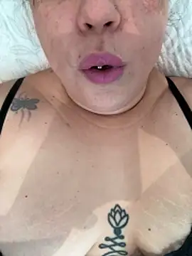 Rheetnena1 online show from March 21, 2026, 2:42 pm