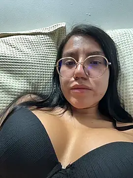 Snapshot of violetbunnyy1 chatting on December 16, 2025, 2:49 am violetbunnyy1 online show from December 16, 2025, 2:49 am