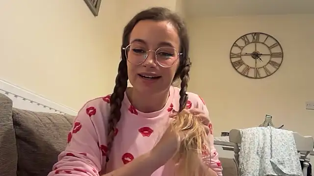 lolatheangel online show from December 16, 2025, 8:03 pm