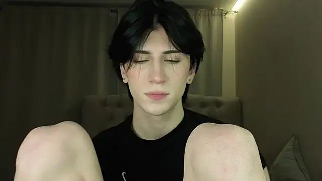 Snapshot of Oliver_star_boy_ chatting on April 16, 2026, 6:52 pm Oliver star boy online show from April 16, 2026, 6:52 pm