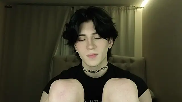 Snapshot of Oliver_star_boy_ chatting on April 18, 2026, 7:07 pm Oliver star boy online show from April 18, 2026, 7:07 pm