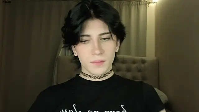 Snapshot of Oliver_star_boy_ chatting on April 18, 2026, 7:58 pm Oliver star boy online show from April 18, 2026, 7:58 pm