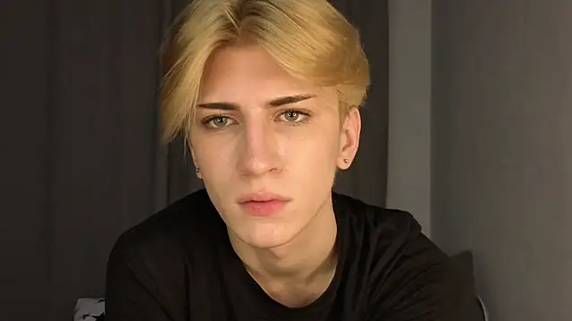 Snapshot of Oliver_star_boy_ chatting on May 5, 2026, 6:27 pm Oliver star boy online show from May 5, 2026, 6:27 pm