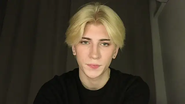 Snapshot of Oliver_star_boy_ chatting on May 11, 2026, 5:54 pm Oliver star boy online show from May 11, 2026, 5:54 pm