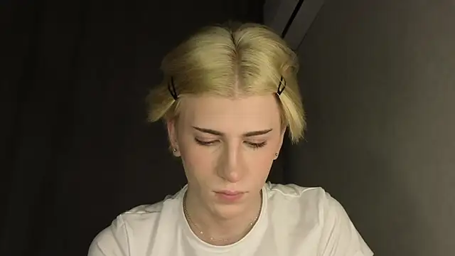 Snapshot of Oliver_star_boy_ chatting on May 12, 2026, 6:16 pm Oliver star boy online show from May 12, 2026, 6:16 pm