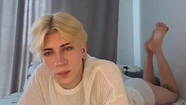 Snapshot of Oliver_star_boy_ chatting on May 16, 2026, 8:44 am Oliver star boy online show from May 16, 2026, 8:44 am