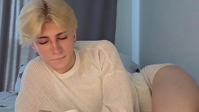 Snapshot of Oliver_star_boy_ chatting on May 16, 2026, 10:36 am Oliver star boy online show from May 16, 2026, 10:36 am