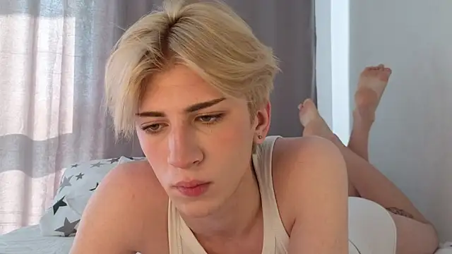 Snapshot of Oliver_star_boy_ chatting on May 26, 2026, 4:41 am Oliver star boy online show from May 26, 2026, 4:41 am