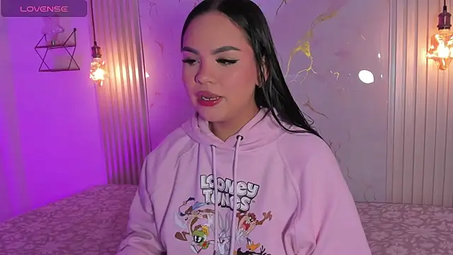 amber white15 online show from April 18, 2026, 2:26 am