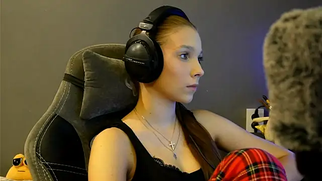 Softixq online show from December 14, 2025, 3:17 pm