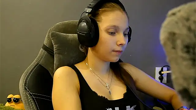 Softixq online show from December 16, 2025, 4:12 pm