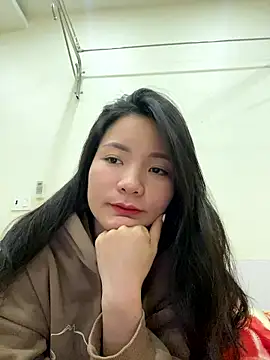 Bee Yellow00 online show from January 11, 2026, 5:01 am