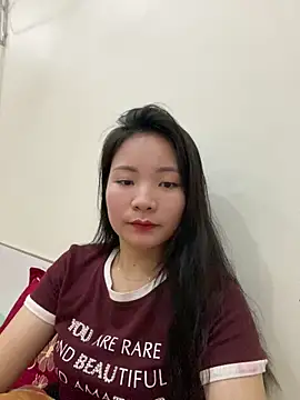 Bee Yellow00 online show from February 23, 2026, 4:43 am