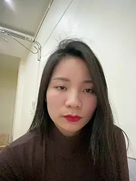 Bee Yellow00 online show from March 5, 2026, 4:41 am