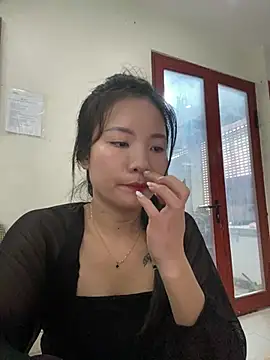 Snapshot of Bee_Yellow00 chatting on July 20, 2026, 4:27 am Bee Yellow00 online show from July 20, 2026, 4:27 am