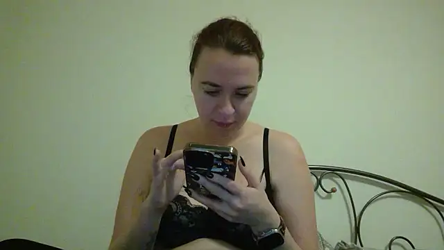 Latexaddictx  online show from January 8, 2026, 8:11 pm