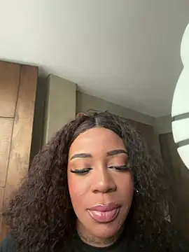 Snapshot of loana_vegas chatting on July 23, 2026, 3:10 pm loana vegas online show from July 23, 2026, 3:10 pm