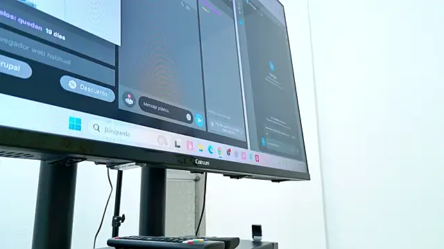 Snapshot of Stacy_London chatting on November 23, 2025, 8:19 pm Stacy London online show from November 23, 2025, 8:19 pm