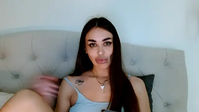velvetveyraX online show from June 9, 2026, 7:25 pm